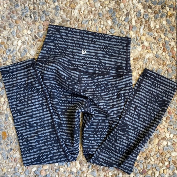 Lululemon wunder under high waist crop Palm Leaf Leggings size 2 - Picture 3 of 5